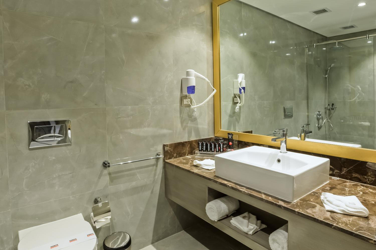 Bathroom 3, Porto Said Hotel & Spa, Al-Manasrah