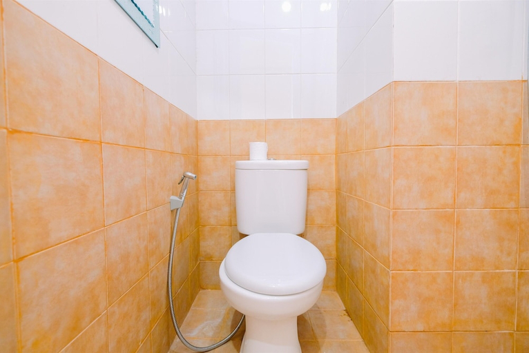 Bathroom 3, Best Homey And Cozy Studio (No Kitchen) At Green Pramuka City Apartment, Jakarta Pusat