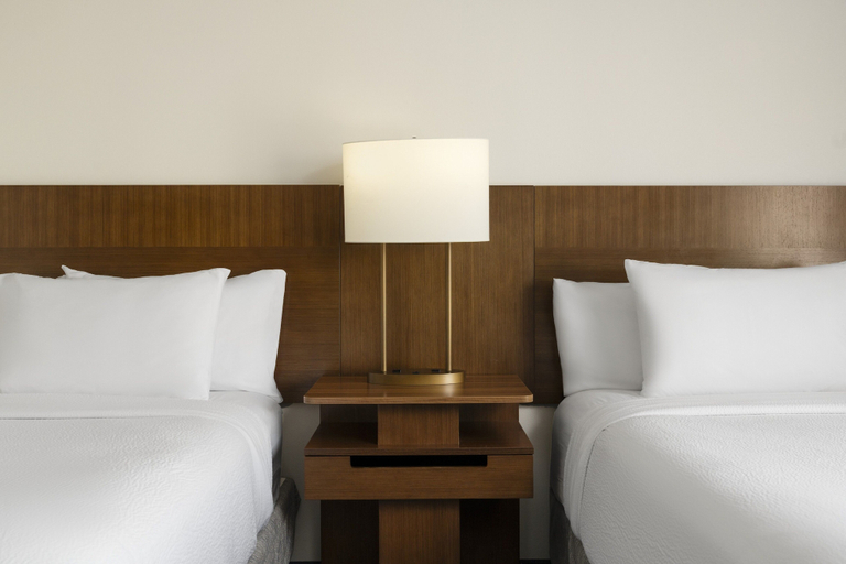 Bedroom 3, Fairfield Inn & Suites Newark Liberty International Airport, Newark