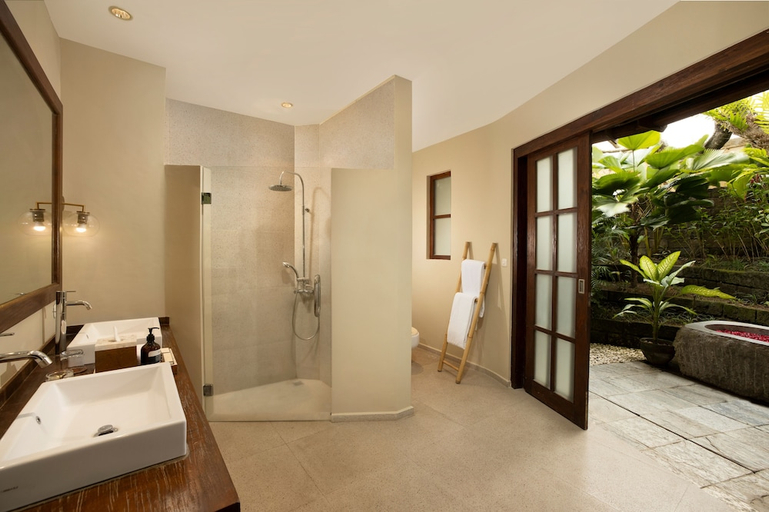 Bathroom 5, Villa Tirtadari by Nakula, Badung