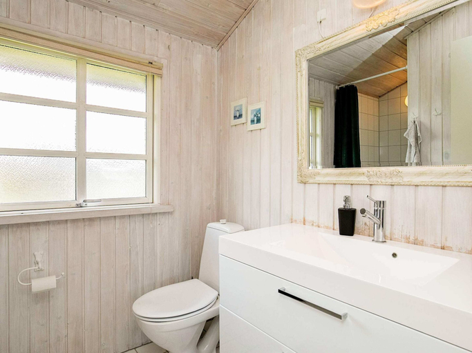 Bathroom, 4 Star Holiday Home in Blokhus, Jammerbugt
