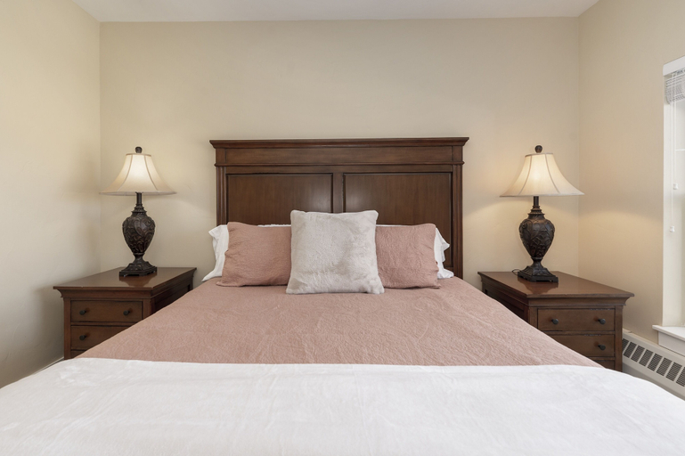 Room 2, Base Camp 306 3 Bedroom Condo by RedAwning, Grand