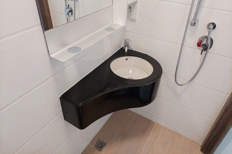 Bathroom 5, Cozy Living and Comfort Studio at Sky House BSD Apartment, South Tangerang