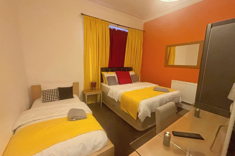 Room 3, Sandon Apartment Oasis in Birmingham, Sandwell