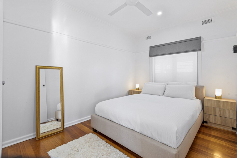 Room 4, Spacious 3-bed With Outdoor Dining Near Airport, Melbourne