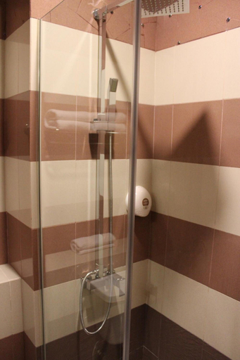 Bathroom 5, Classique Hotel, Singapore