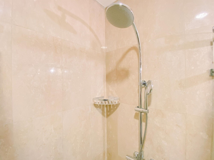Bathroom 3, Comfort And Homey 2Br At Sudirman Suites Apartment, Central Jakarta