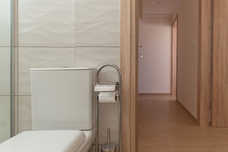 Room 4, Saint Matthew Central Apartment by Senaon, Crete