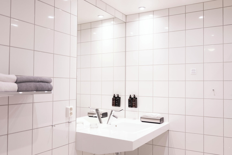 Bathroom 4, Home Hotel Helma, Rana