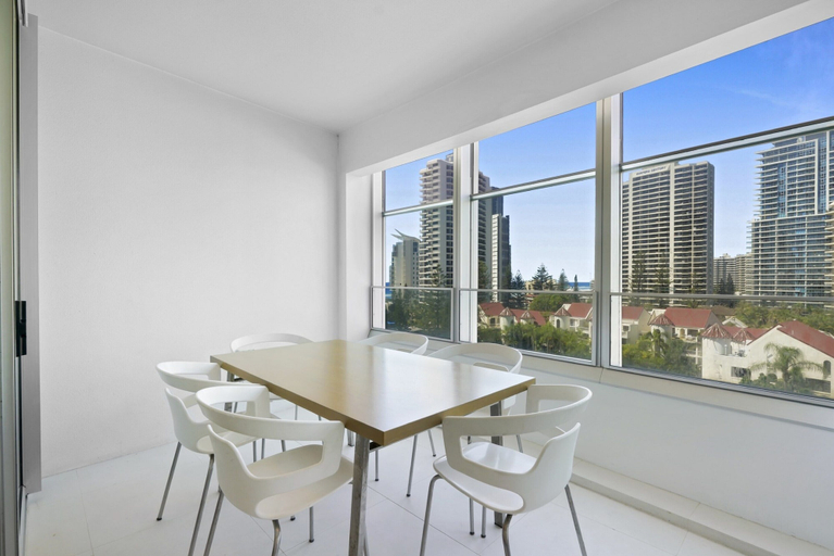 Dining, Scenic 2-bed With Pool, Gym, Gold Coast
