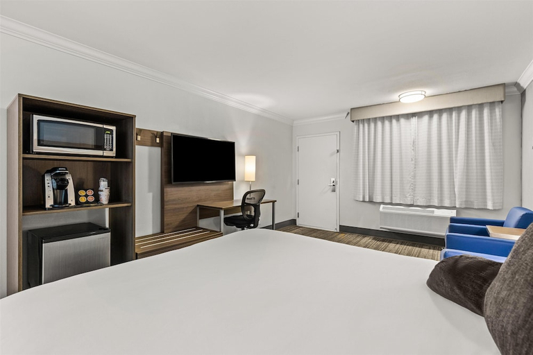 Bedroom 5, Signature Temecula, Riverside
