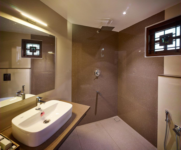 Bathroom, Deshadan Cliff & Beach Resort, Thiruvananthapuram