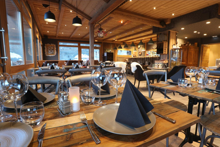 Dining 2, Apartment in Les Menuires With Spa Access, Savoie