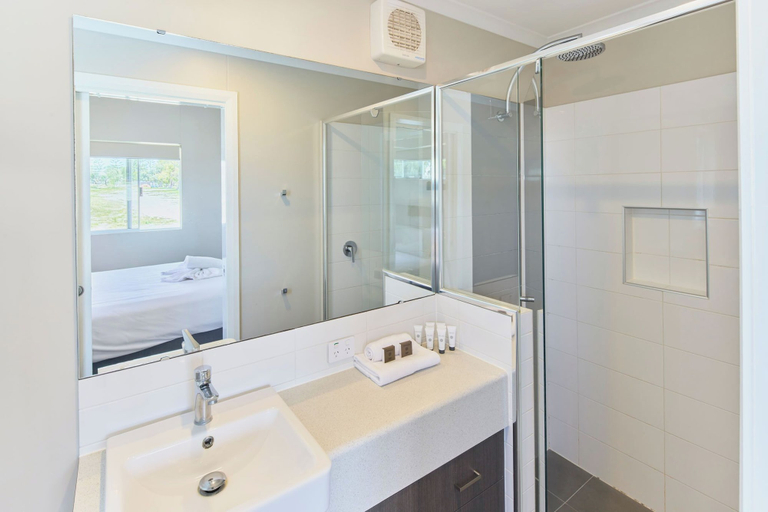 Bathroom 4, RAC Cervantes Holiday Park, Dandaragan
