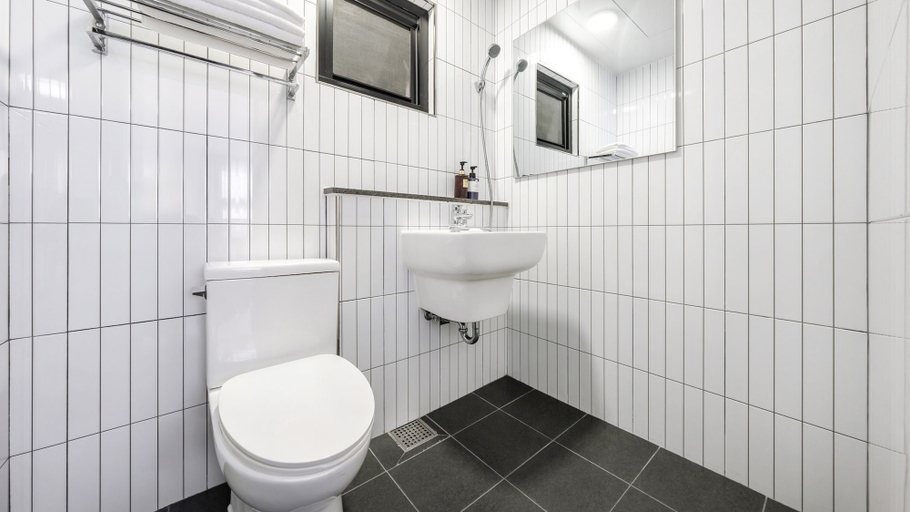 Bathroom 3, Yeosu Nangmanstay Pension, Yeosu