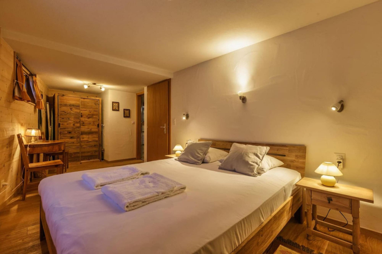 Room 4, Beautiful Apartment Under Owners Chalet, Martigny
