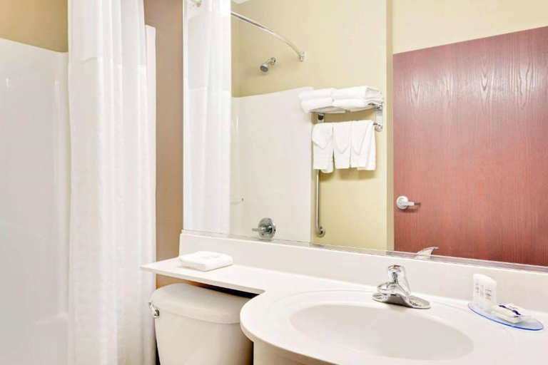 Bathroom 3, Microtel Inn & Suites by Wyndham Perry, Houston