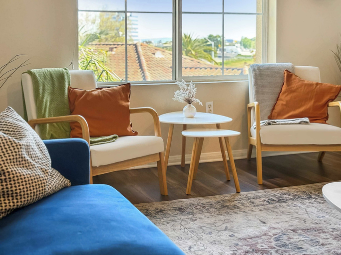 Room 2, Charming 2BR Retreat Pool Gym 10min to Disneyland, Orange