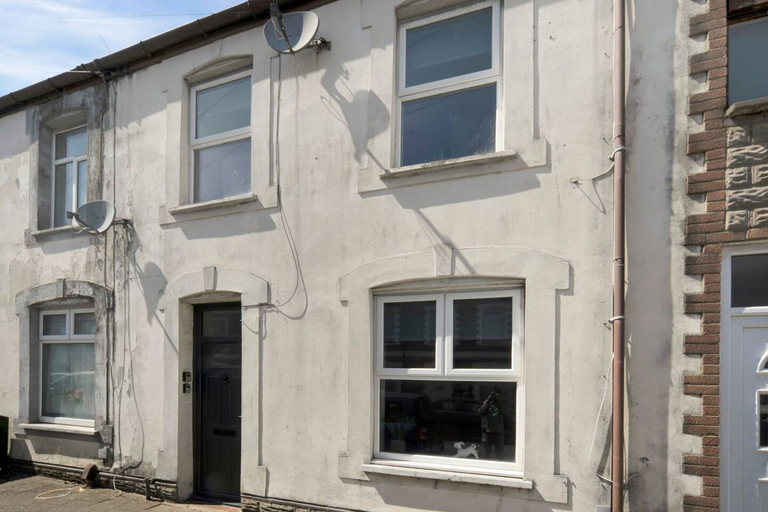 Room 5, Central Chic - Huge Home - Free Wifi, Cardiff