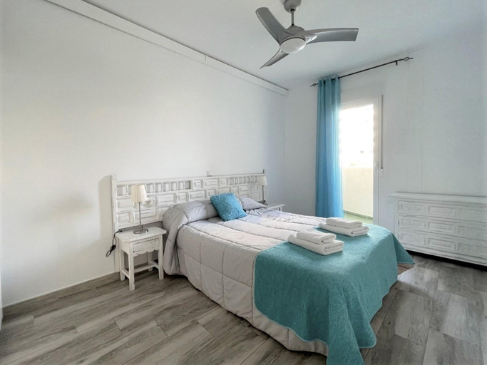 Bedroom 3, Apartment with sea views in Benalbeach, Málaga
