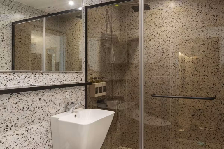Bathroom 5, Busan Lounge 26 Hotel, Jung