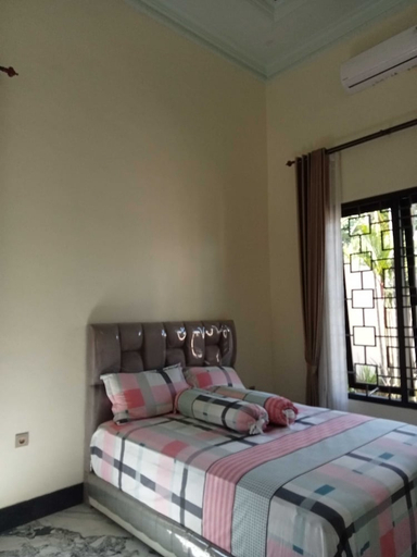Bedroom 3, EXPRESS O 91708 Rumah Sriwijaya 12a Syariah, Jember