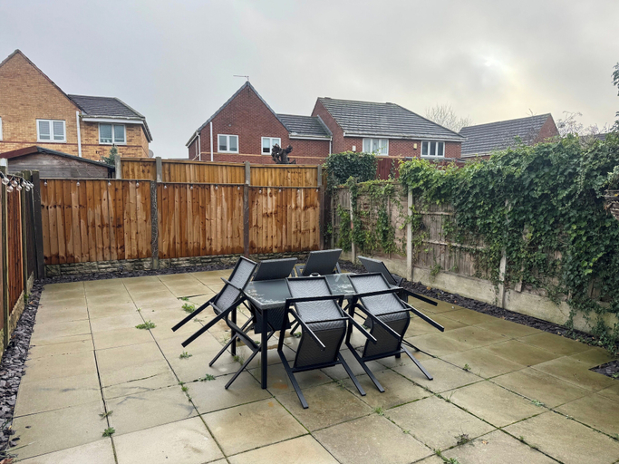 Terrace/patio, Knotty Ash - 3 Beds - Sleeps 6 - On-site Parking, Knowsley