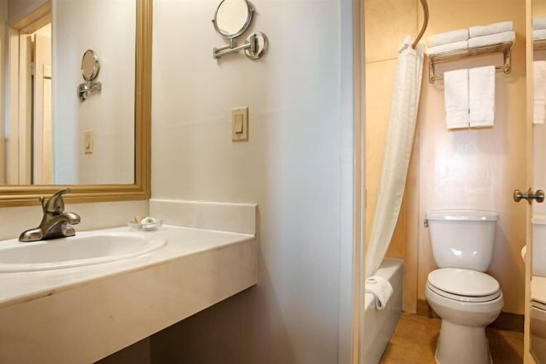 Bathroom 2, Best Western Plus Dragon Gate Inn, Los Angeles
