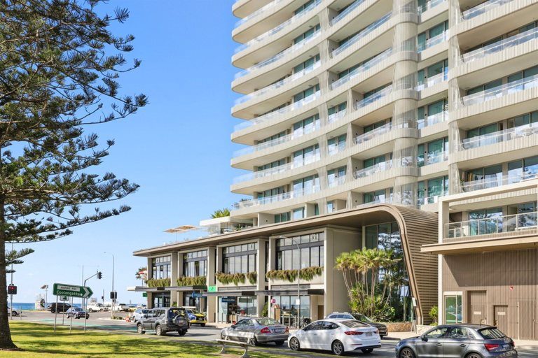 Exterior 4, Beachfront 1-bed Flat With Pool & Gym Access, Gold Coast