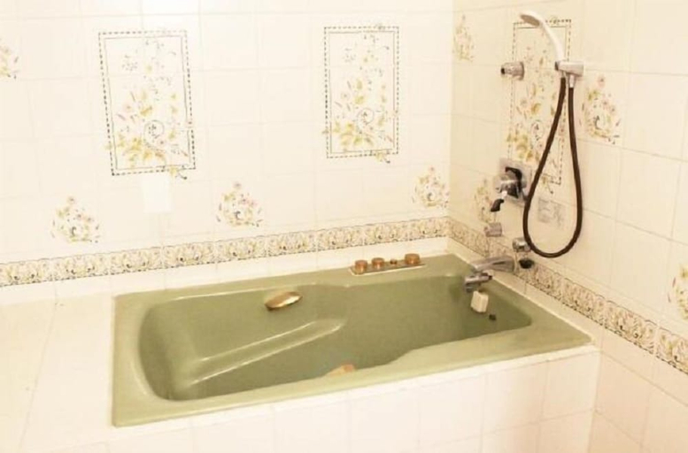 Bathroom 5, Royal Hotel Shinokubo, Shinjuku