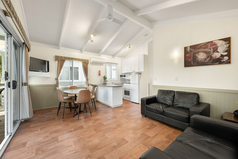 Living area 5, Bright Porepunkah Holiday Park, Alpine - East