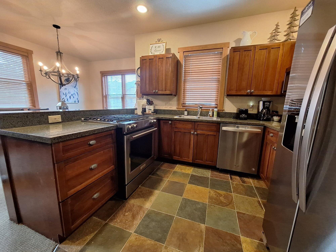 Private kitchen 5, 3br Red Hawk Townhome - Gondola Access 3 Bedroom Townhouse, Summit
