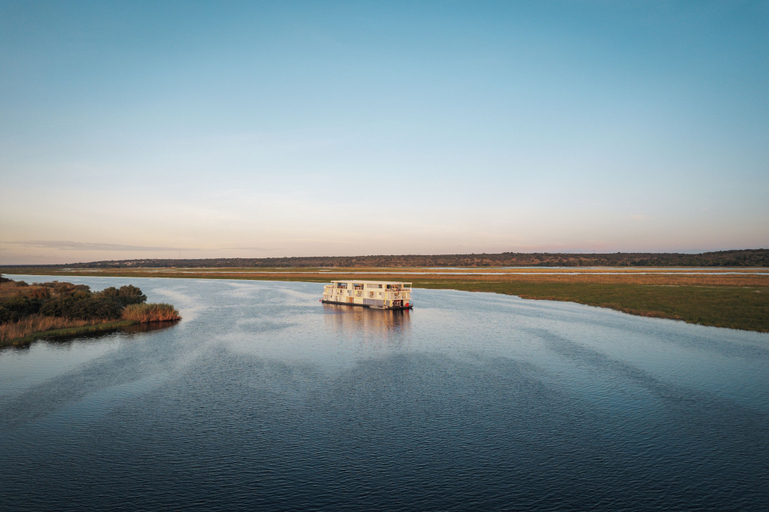 Exterior 4, Zambezi Queen by Mantis, Kabe