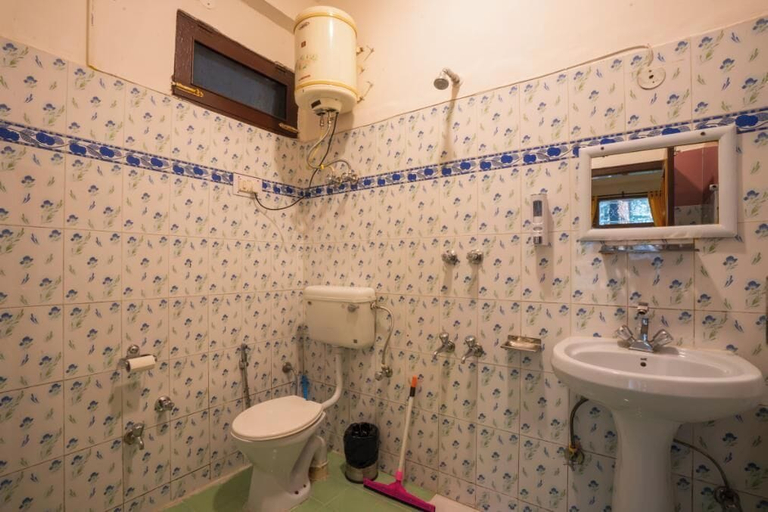 Bathroom 3, goSTOPS Kasol, Kullu