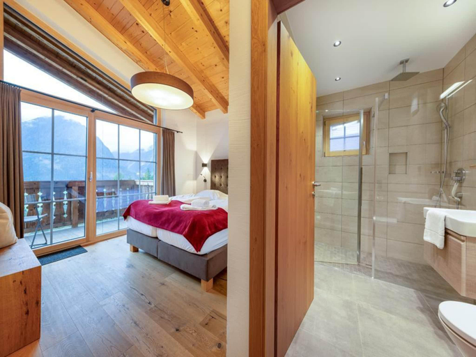 5, Neukirchen Chalet with Sauna, Balcony, Zell am See