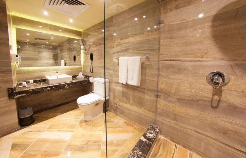 Bathroom 5, Pyramisa Suites Hotel Cairo, Ad-Duqi