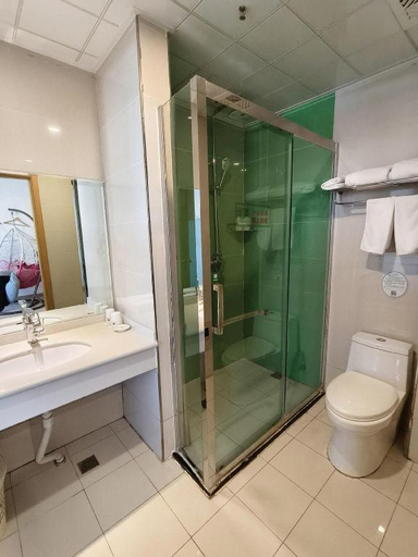 Bathroom 3, GreenTree Inn Baoding City Zhuozhou Railway Station Store, Baoding