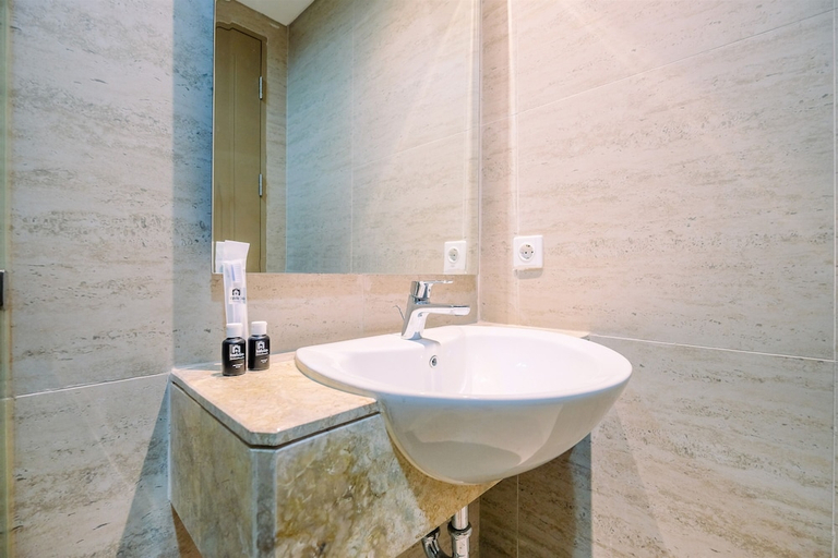 Bathroom 3, Cozy and Comfortable 1BR at Gold Coast Apartment, North Jakarta