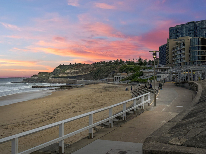 Beach 2, Charming Townhouse Steps From Newcastle Beach, Newcastle - Inner City