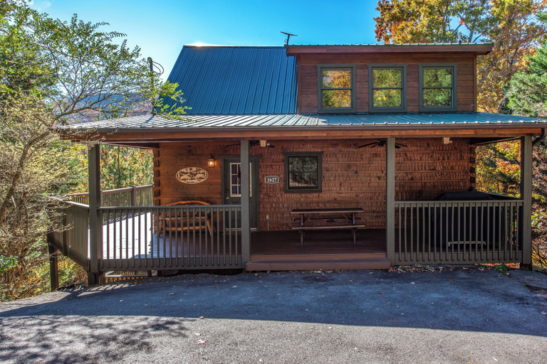 Exterior & Views 2, Highland View, Sevier
