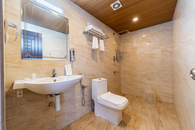 Bathroom 4, Seasons Thekkady, Theni