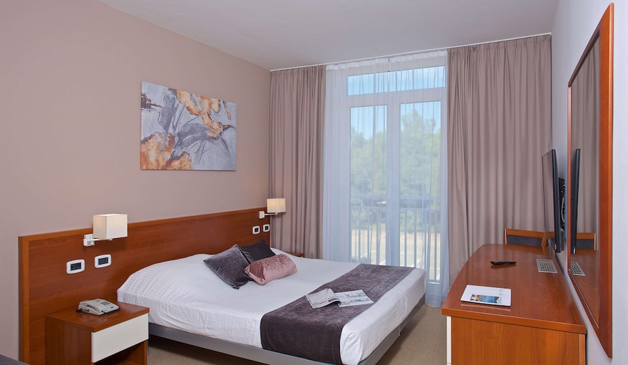 Bedroom 2, Arena Hotel Holiday, Medulin