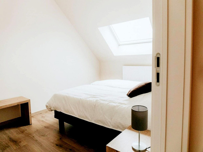 Room 2, Luxury Holiday Home in Wingene for 12, West-Vlaanderen