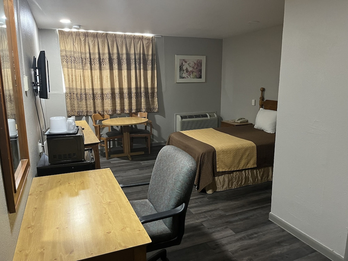 Bedroom 2, Mid Towne Inn & Suites, Bexar