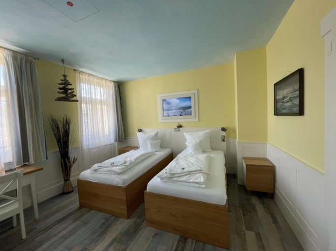 Bedroom 2, Hotel Bahnhof Balingen, Zollernalbkreis
