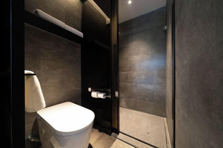 Bathroom 3, Yingzhouyuan Hotel, Liangshan Yi