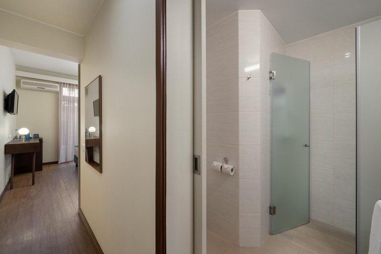 Bathroom 3, Hotel Madeira, Funchal