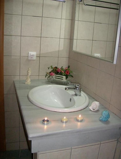 Bathroom 3, Sunshine Apartments Garden, Crete