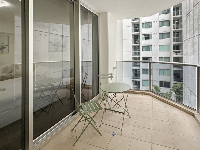 Balcony 4, 2-bed City Apartment With Gym, Brisbane