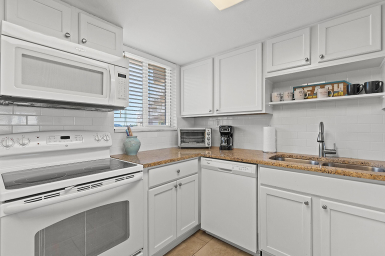 Private kitchen 3, Ocean Club North A103, Volusia